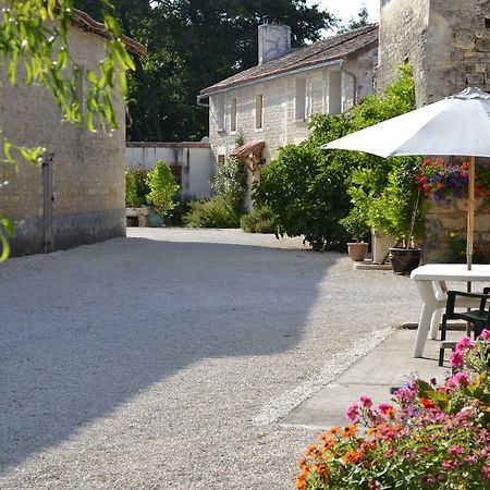 Chef-Boutonne Le Moulin De Lusseau Bed & Breakfast エクステリア 写真