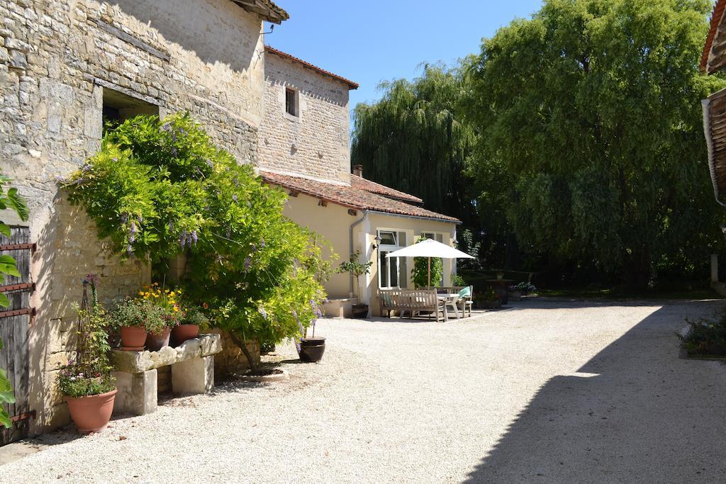 Chef-Boutonne Le Moulin De Lusseau Bed & Breakfast エクステリア 写真