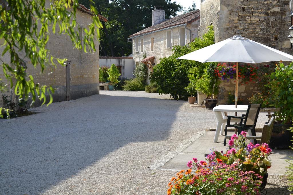 Chef-Boutonne Le Moulin De Lusseau Bed & Breakfast エクステリア 写真